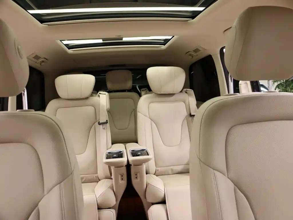 Mercedes-Benz V-Class 2022 — фото 11