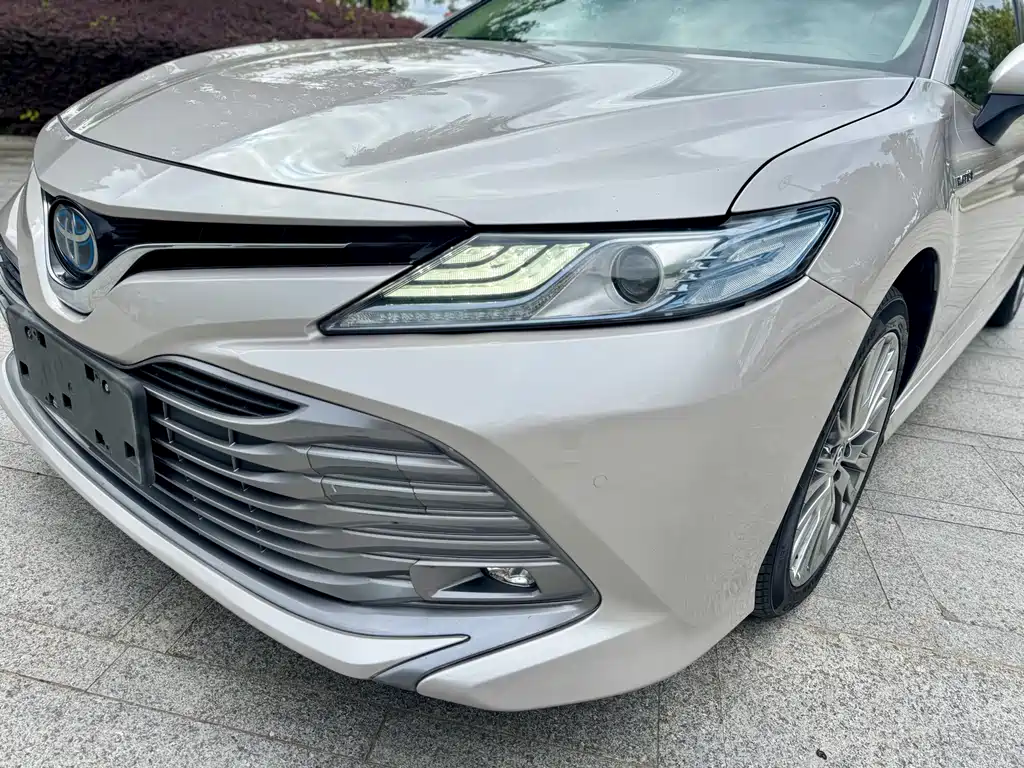 Toyota Camry 2019 — фото 23