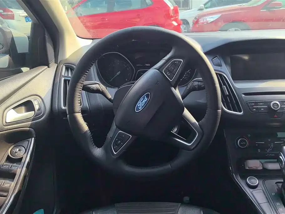 Ford Focus 2018 — фото 15