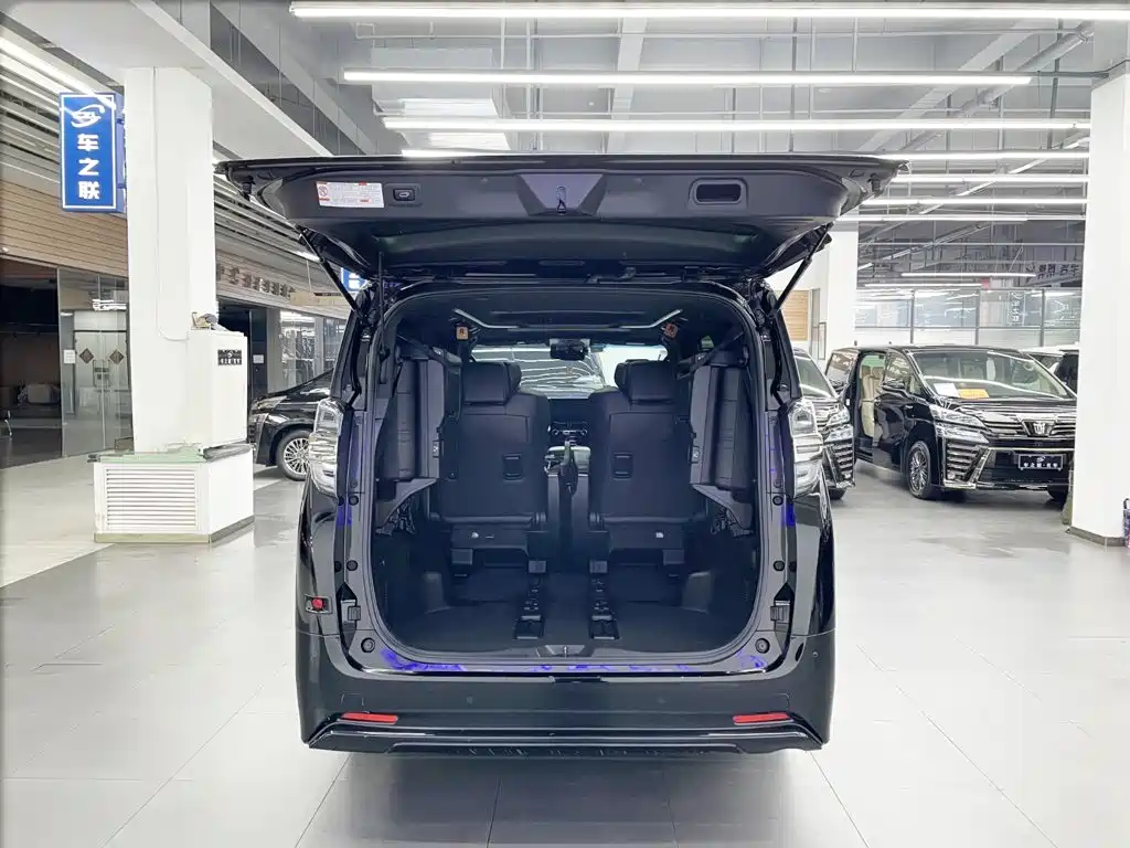 Toyota Vellfire 2022 — фото 14