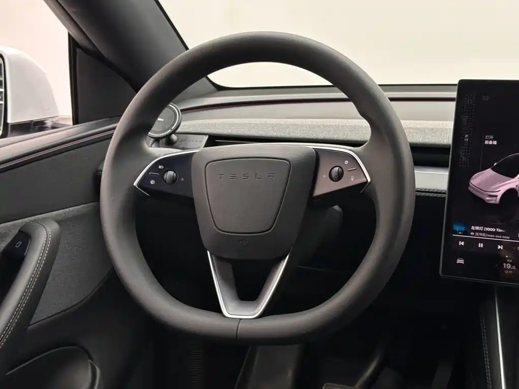 Tesla Model Y 2026 — фото 12