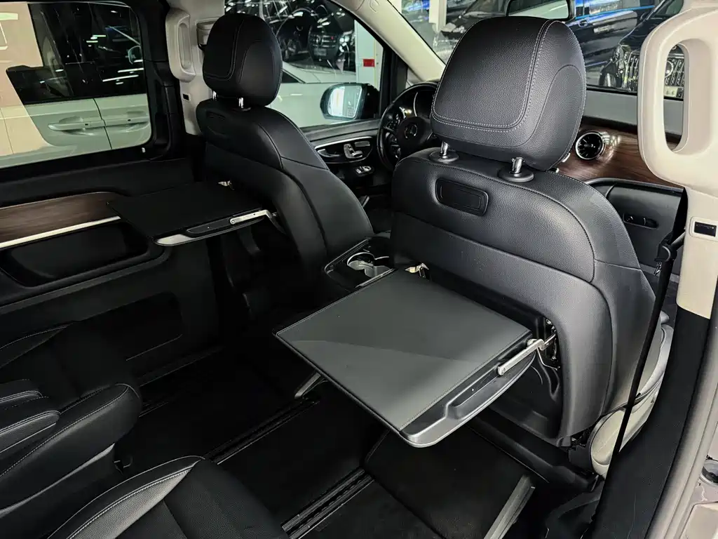 Mercedes-Benz V-Class 2023 — фото 8