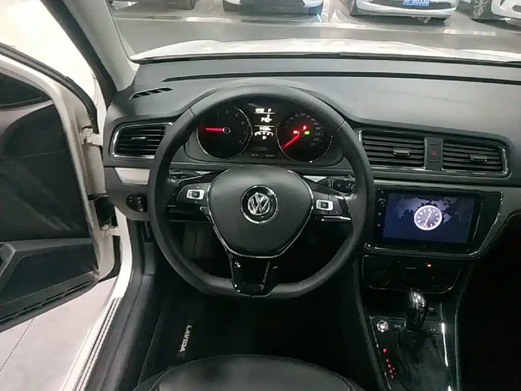 Volkswagen Lavida 2018 — фото 11