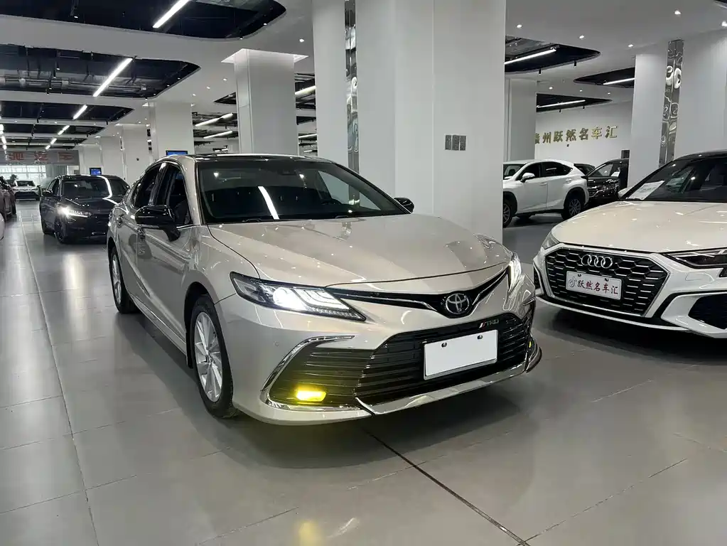 Toyota Camry 2022 — фото 3