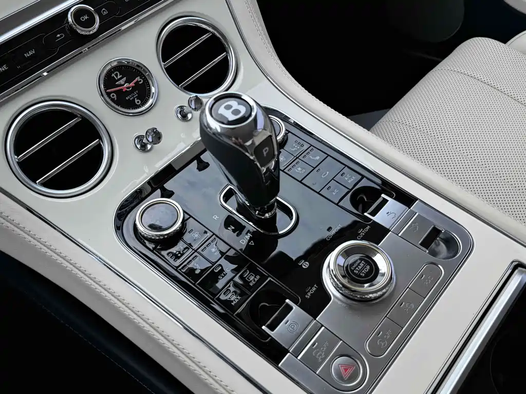 Bentley Continental 2021 — фото 21
