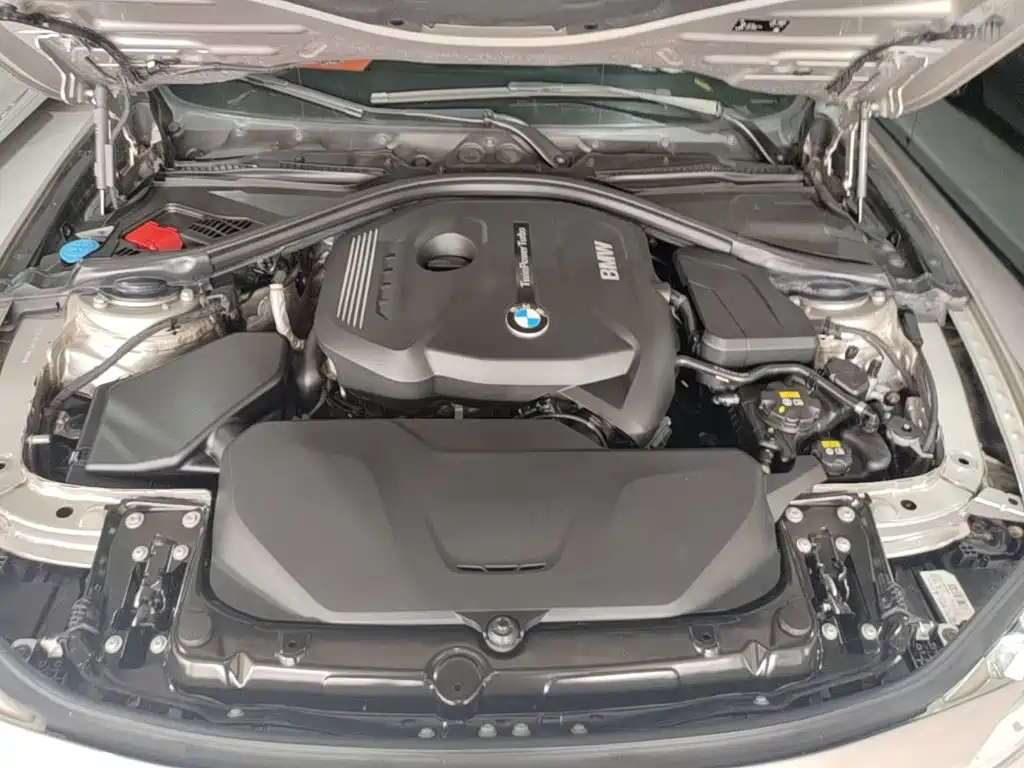 BMW 3 Series 2018 — фото 20