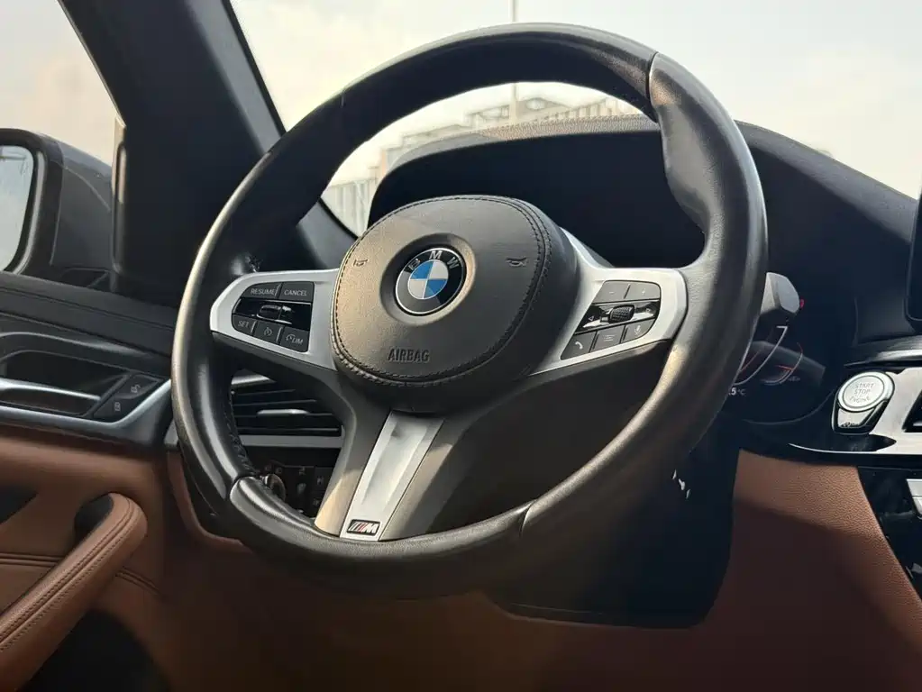 BMW 5 Series 2023 — фото 23