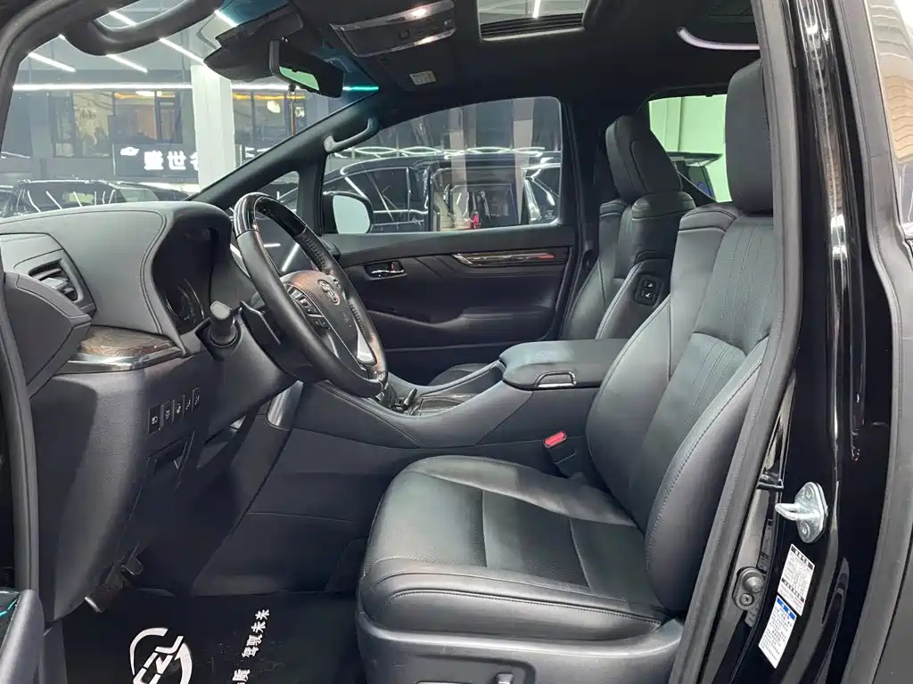 Toyota Vellfire 2023 — фото 8