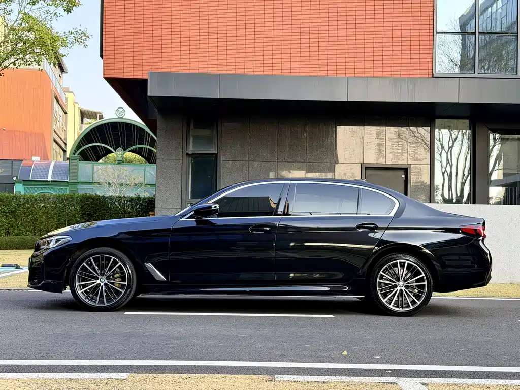 BMW 5 Series 2023 — фото 12