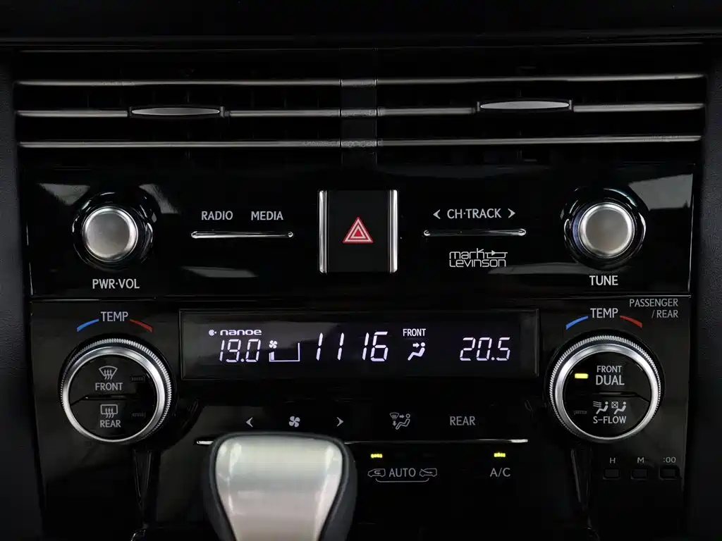 Lexus LM 2022 — фото 22