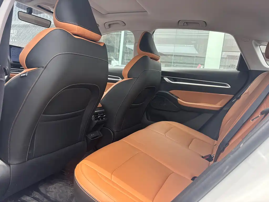 Geely Emgrand 2024