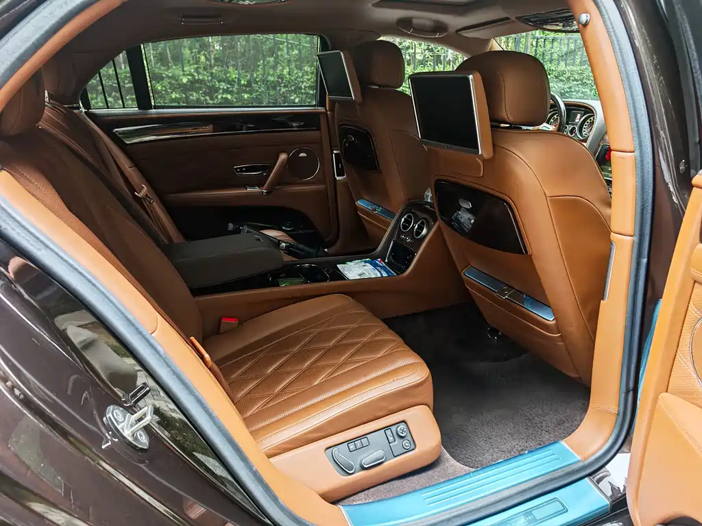 Bentley Flying Spur 2014 — фото 11