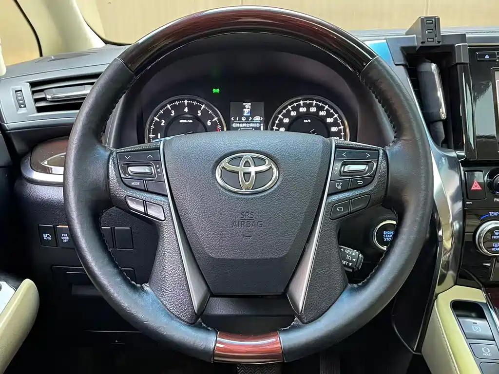 Toyota Alphard 2016 — фото 10