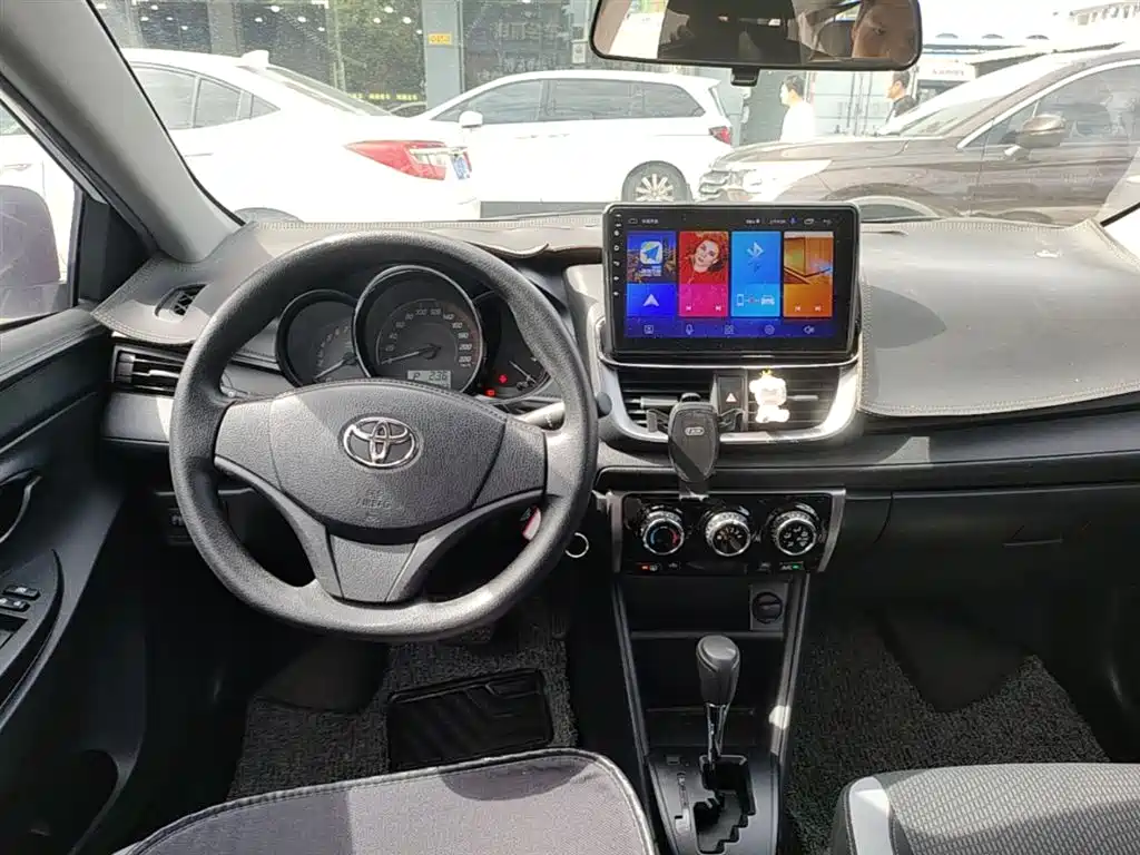 Toyota Yaris L 2021 — фото 10