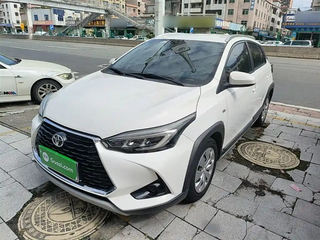 Toyota Yaris L 2021 — фото 1