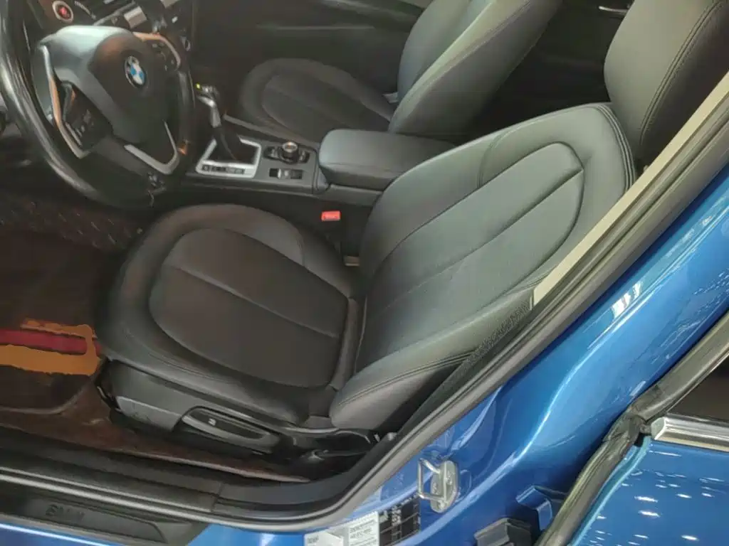 BMW 1 Series 2018 — фото 15
