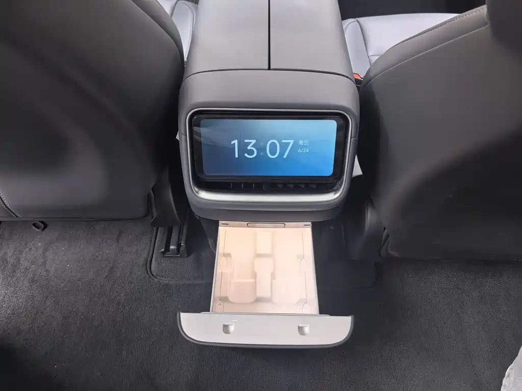 Xiaomi YU7 2025 — фото 12