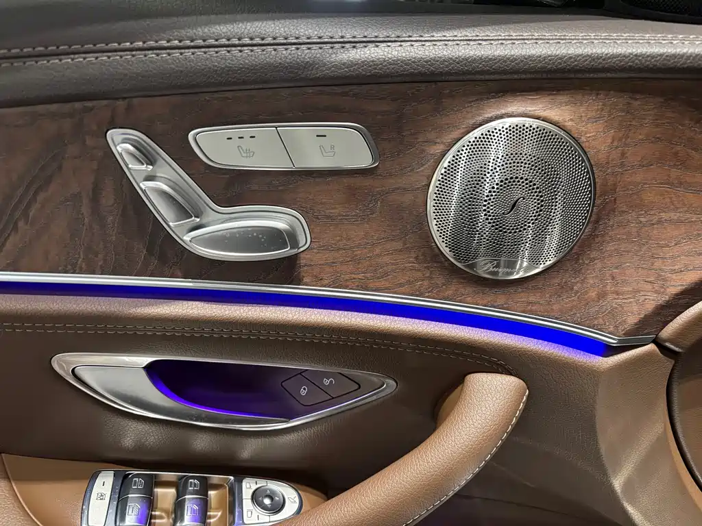 Mercedes-Benz E-Class 2022 — фото 8