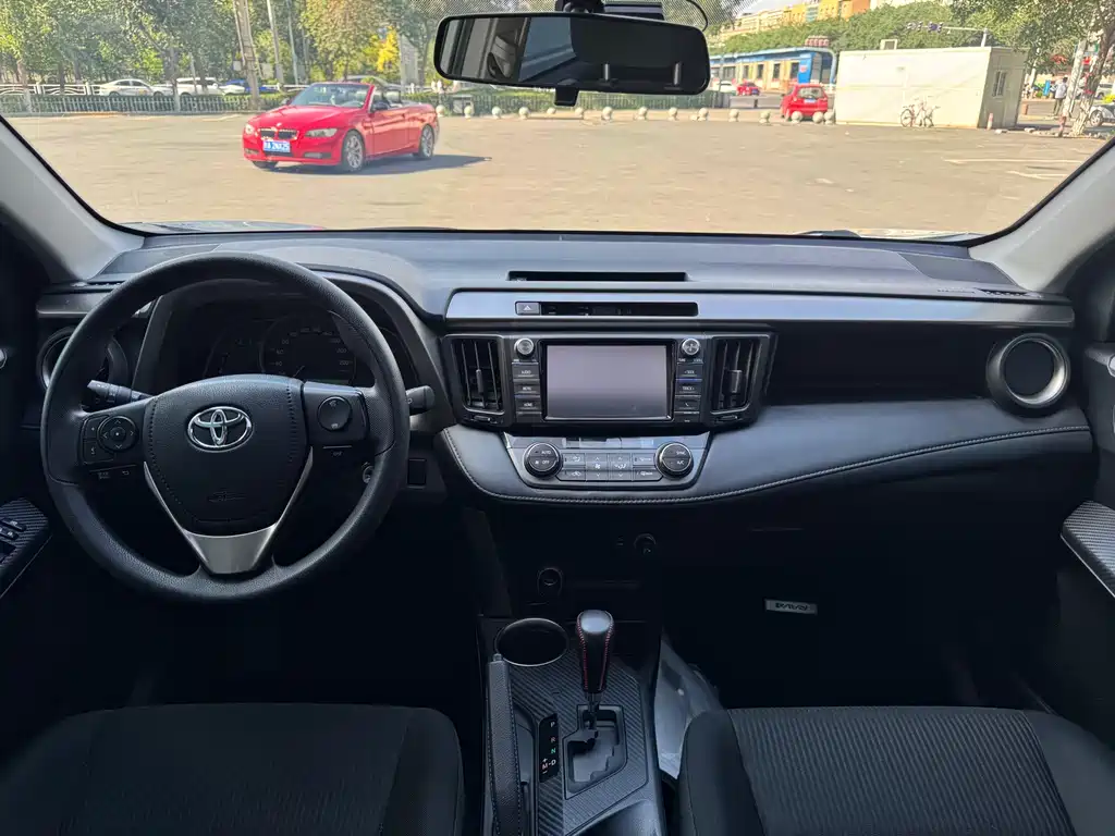 Toyota RAV4 2016 — фото 23