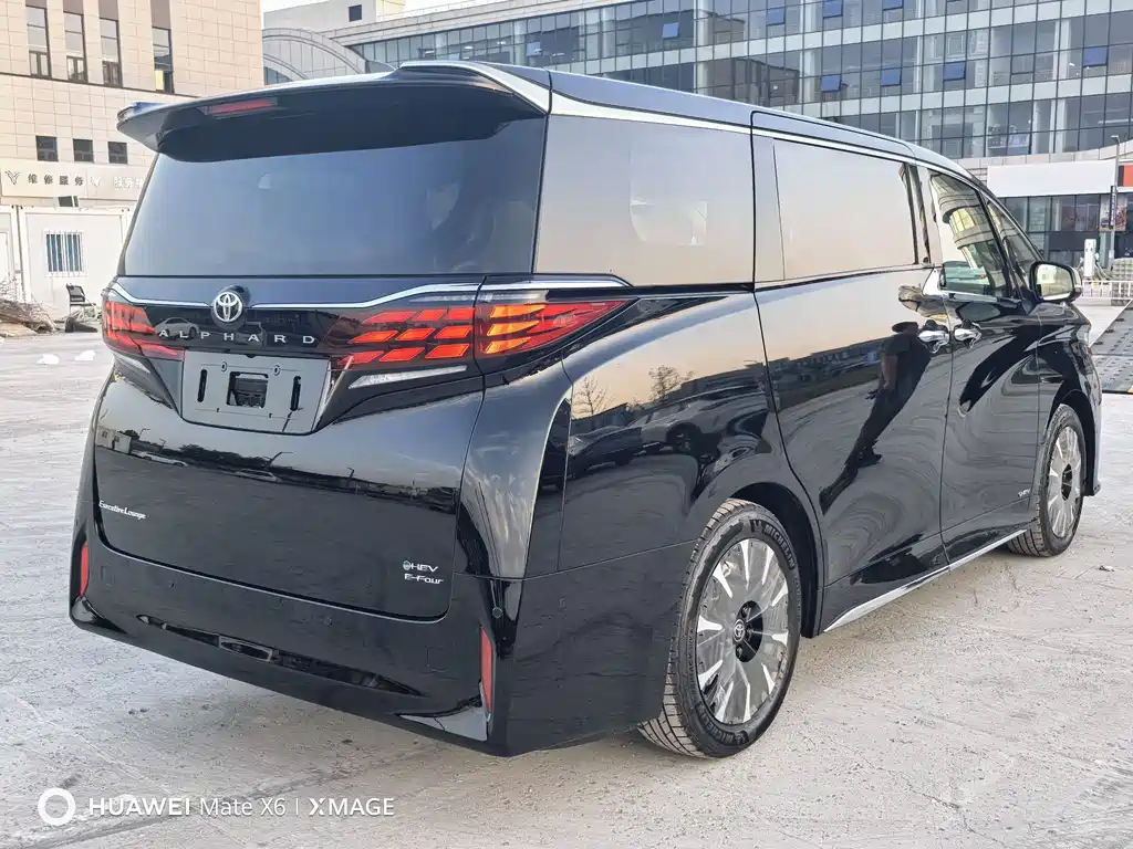 Toyota Alphard — фото 7