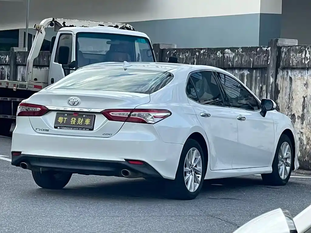 Toyota Camry 2021 — фото 8