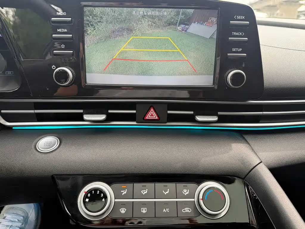 Hyundai Elantra 2023 — фото 10