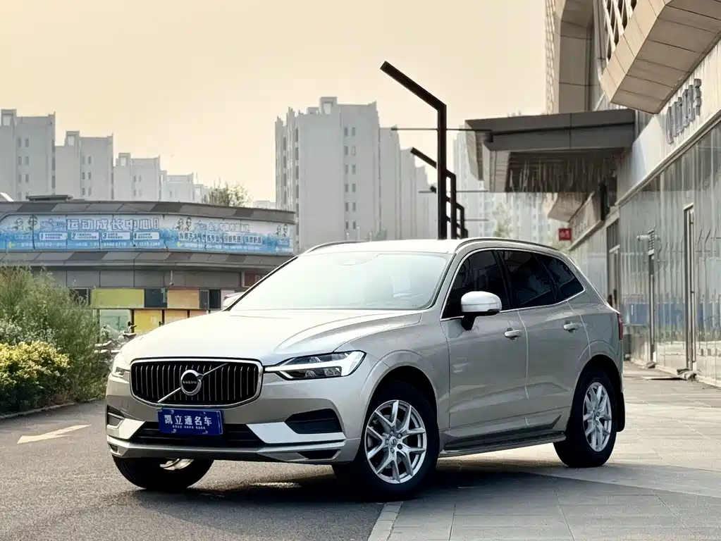 Volvo XC60 2019 — фото 1