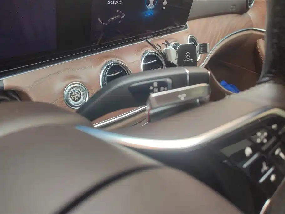 Mercedes-Benz E-Class 2022 — фото 16