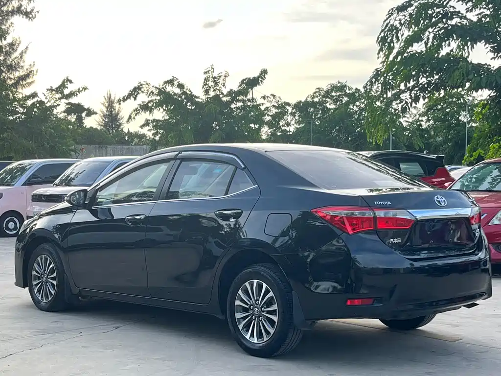 Toyota Corolla 2018 — фото 9
