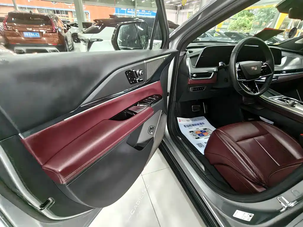 Cadillac XT5 2025