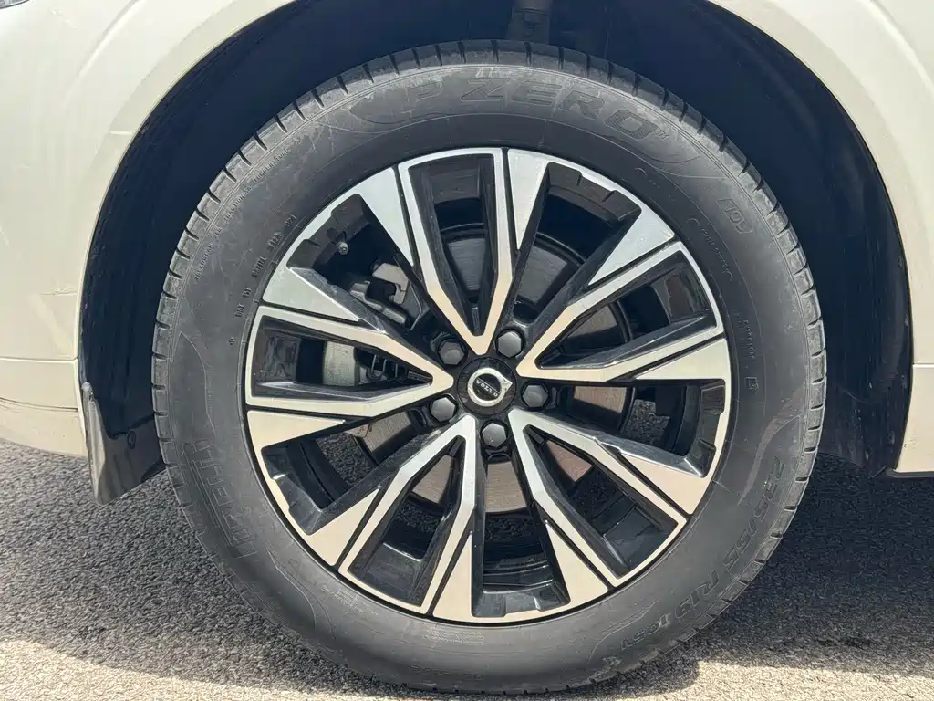 Volvo XC60 2023 — фото 4