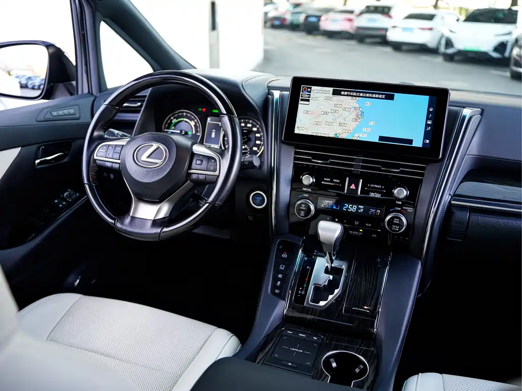 Lexus LM 2021 — фото 13