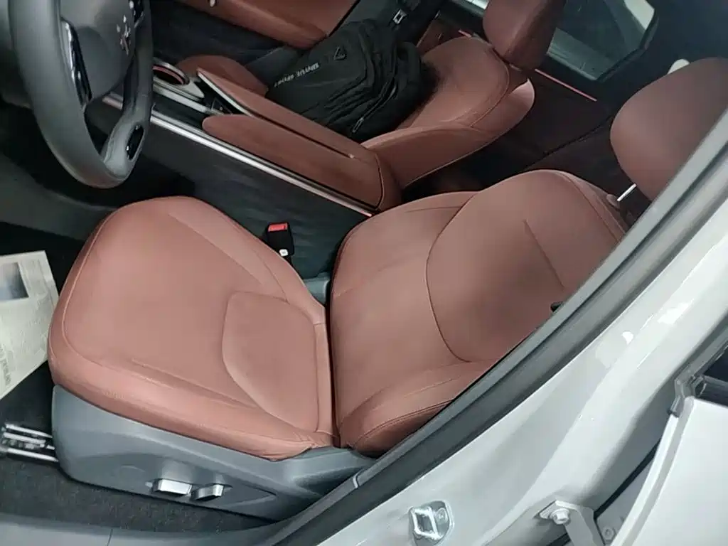 Arcfox Alpha T5 2025 — фото 15
