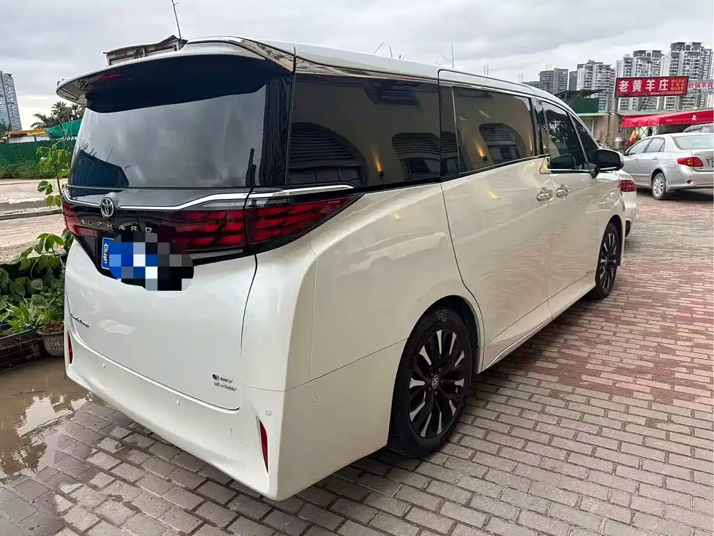 Toyota Alphard 2024 — фото 7