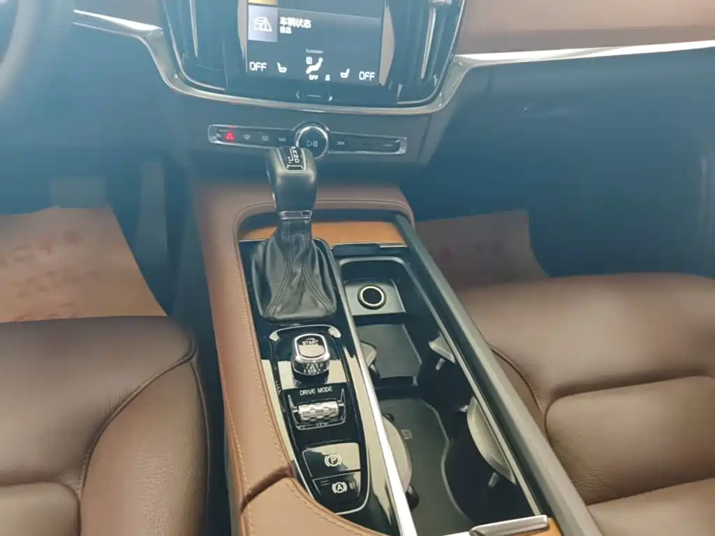 Volvo S90 2018 — фото 14