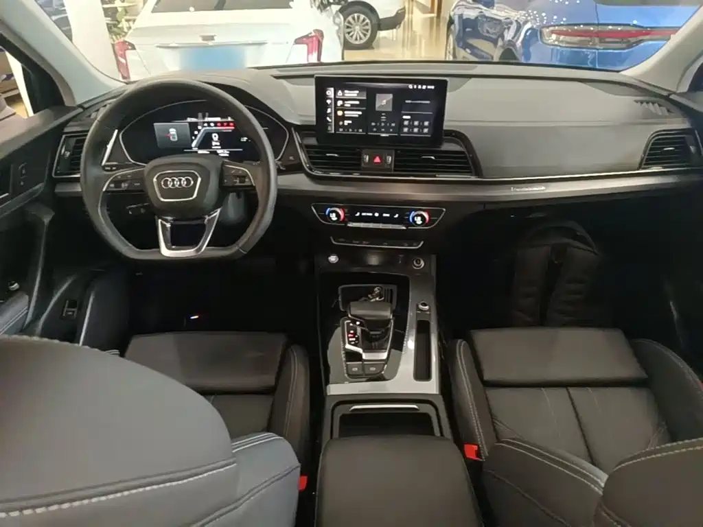 Audi Q5L 2023 — фото 10