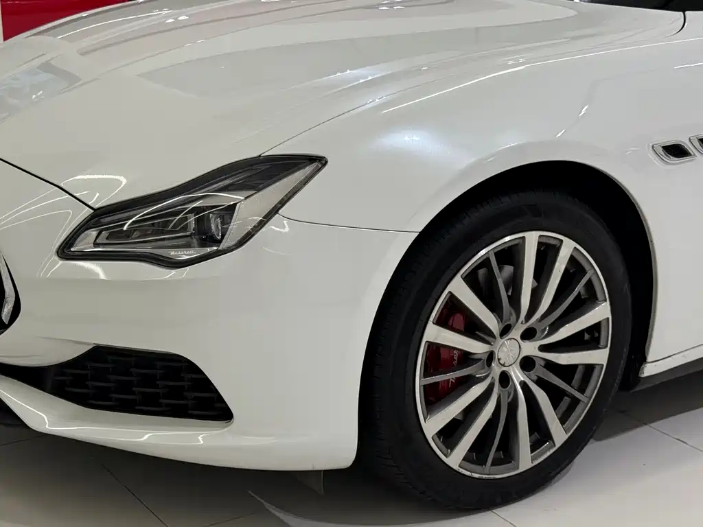 Maserati Quattroporte 2019 — фото 19