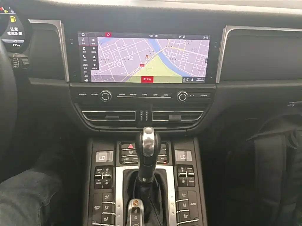 Porsche Macan 2020 — фото 13
