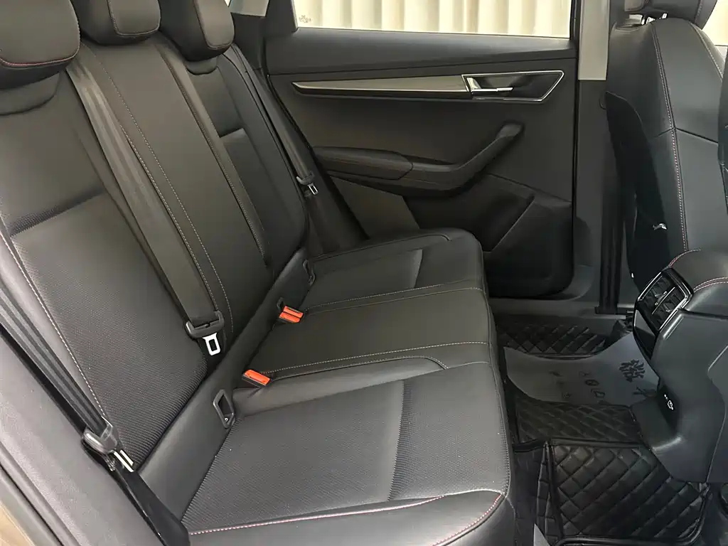 Skoda Karoq 2023 — фото 12