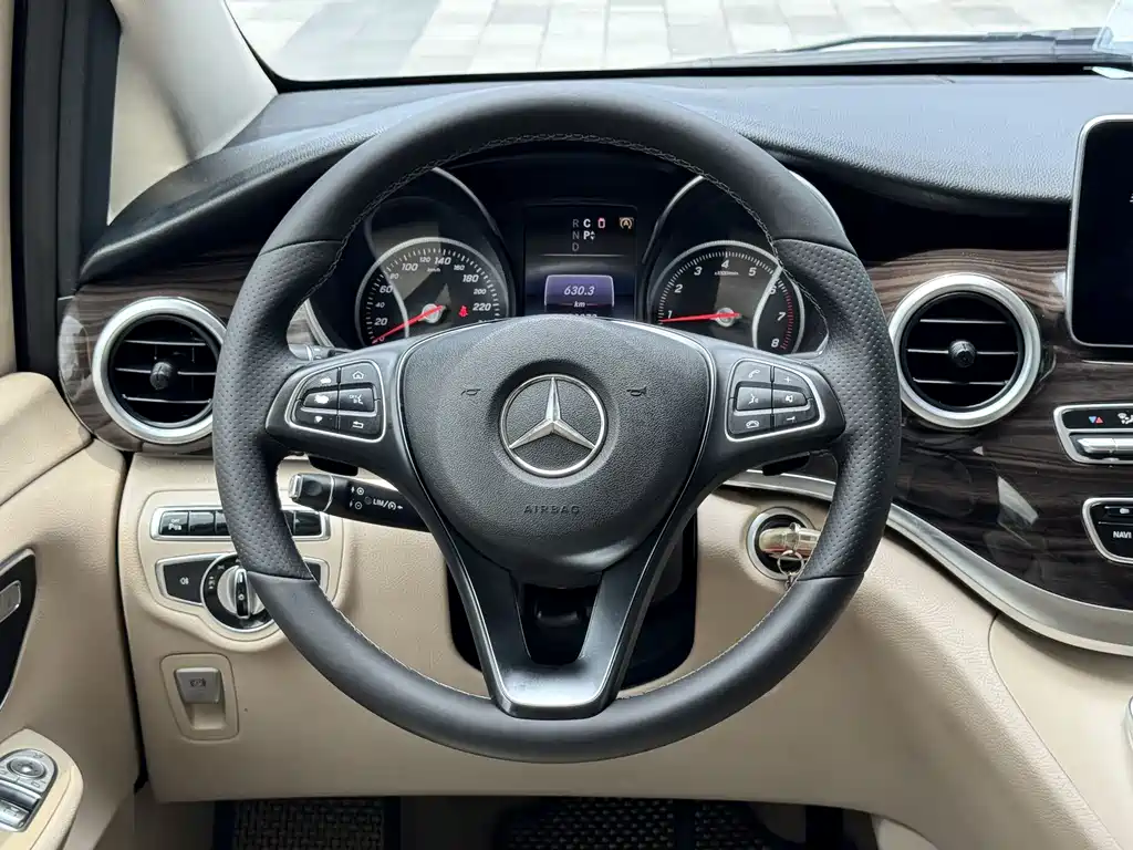 Mercedes-Benz V-Class 2017 — фото 12