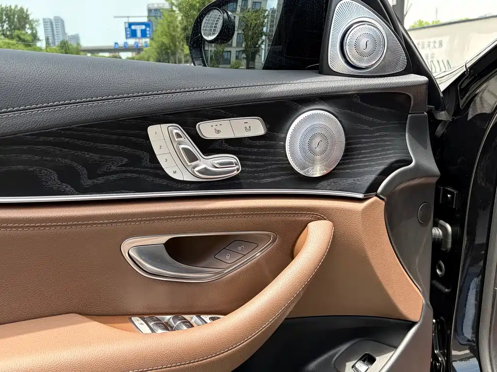 Mercedes-Benz E-Class 2019 — фото 10