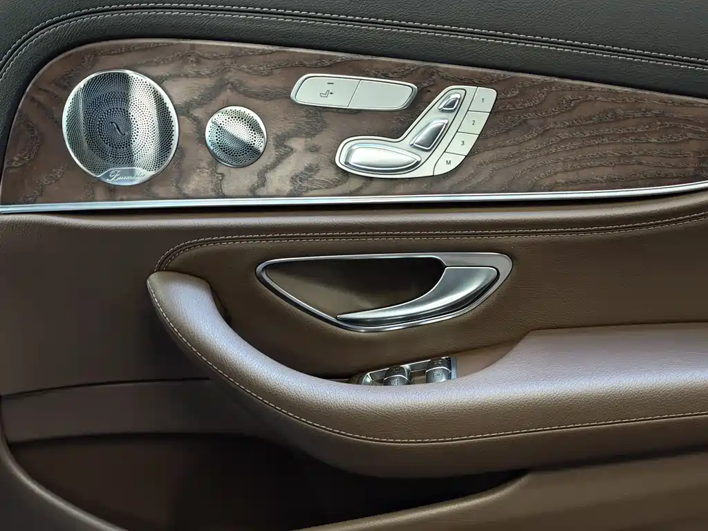 Mercedes-Benz E-Class 2022 — фото 13