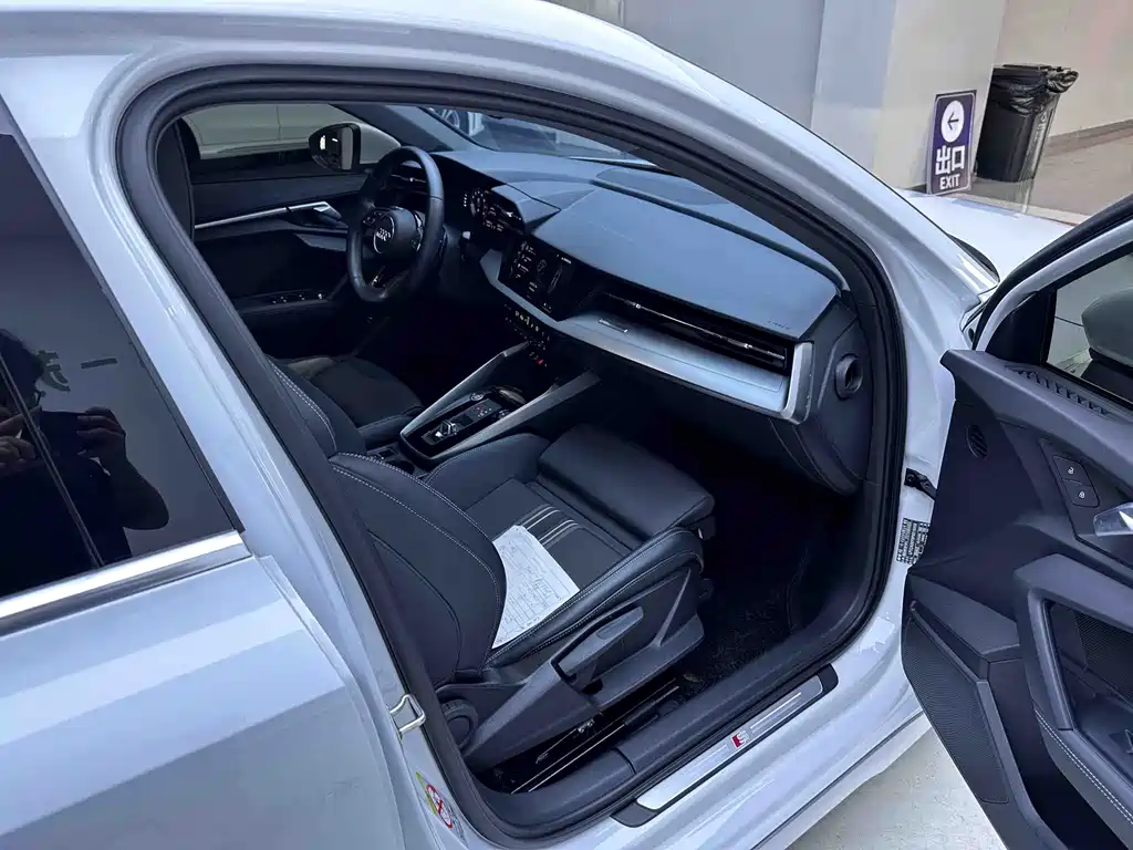 Audi A3 2023 — фото 10