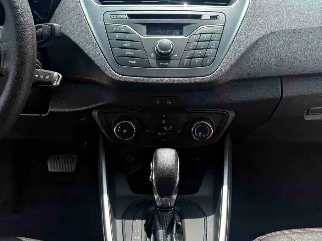 Ford Escort 2019 — фото 10