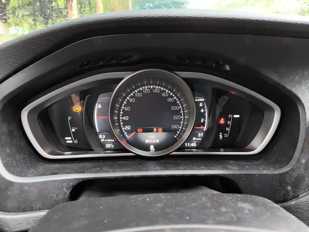 Volvo V40 2017 — фото 12