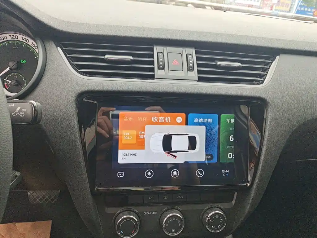 Skoda Octavia 2022 — фото 13