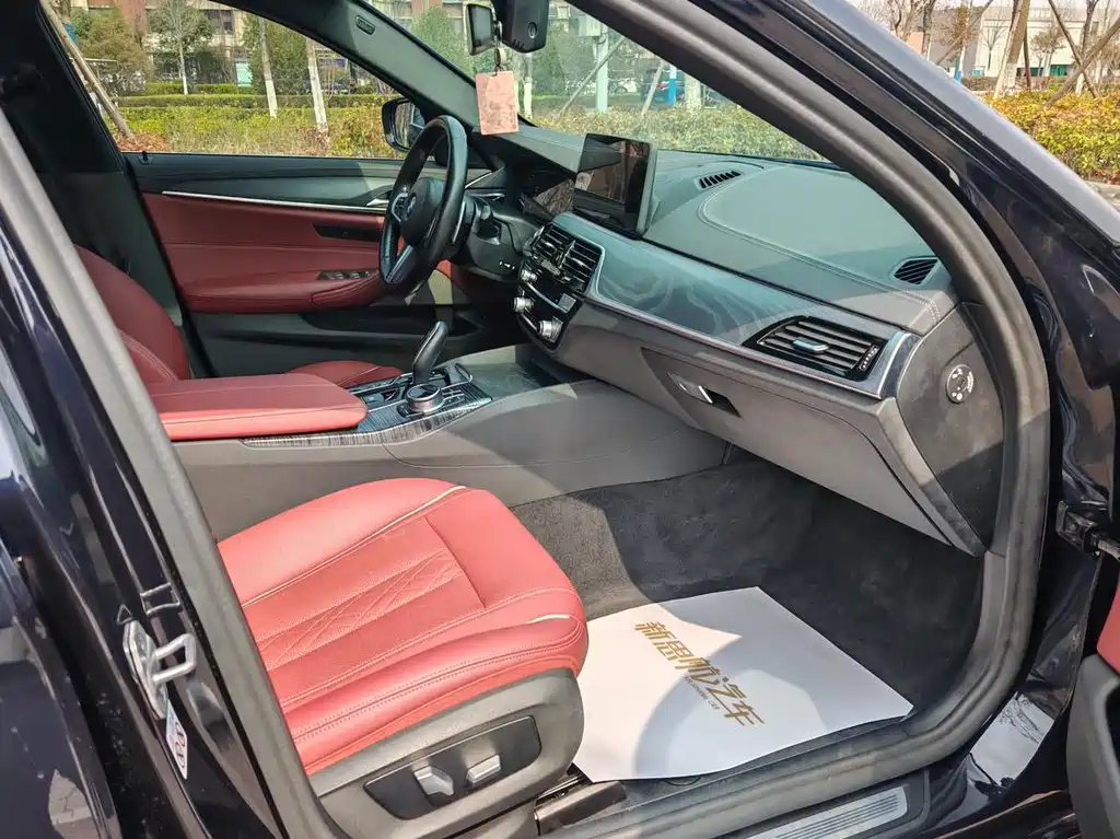 BMW 5 Series 2021 — фото 15