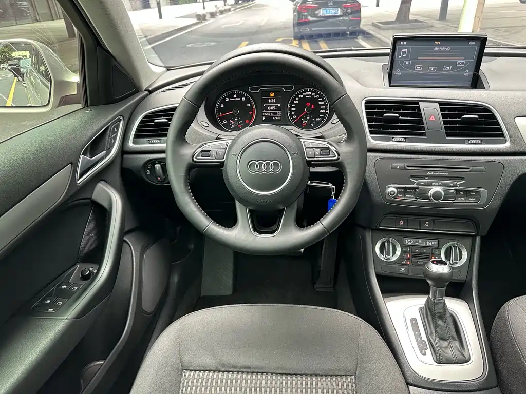 Audi Q3 2015 — фото 13