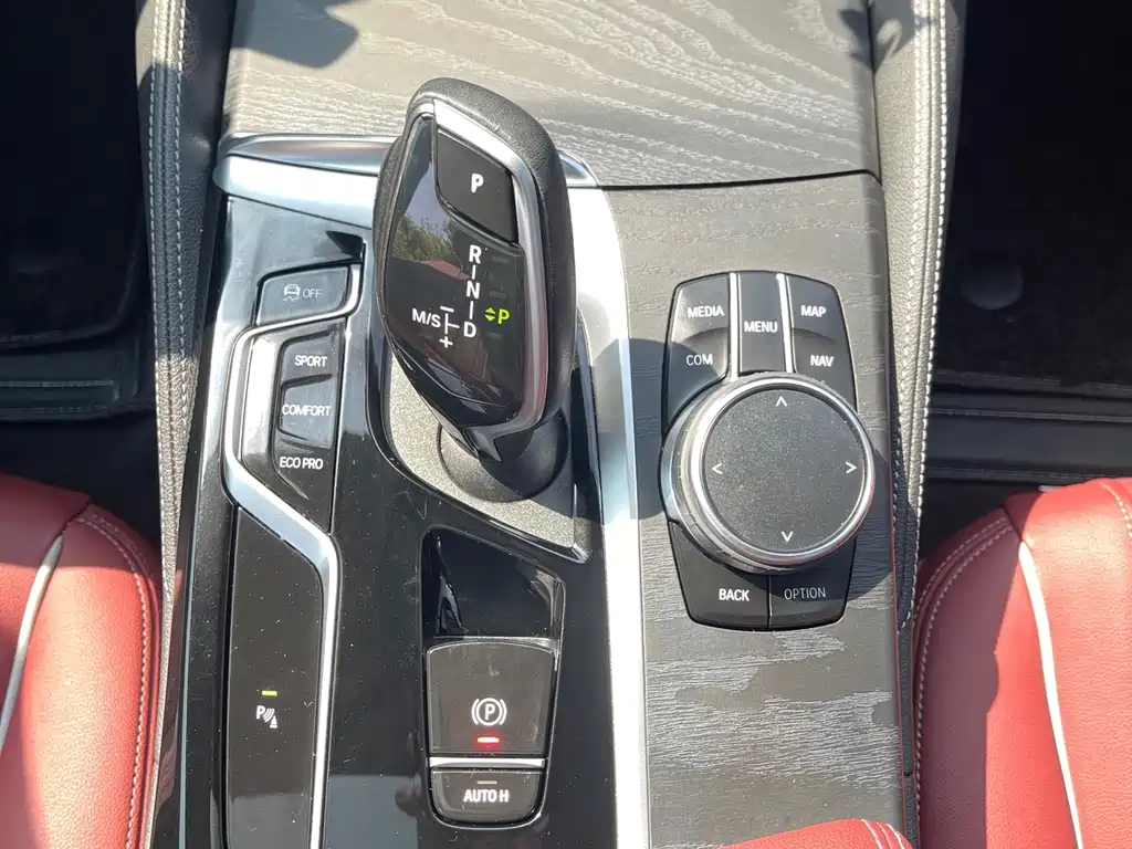 BMW 5 Series 2023 — фото 12