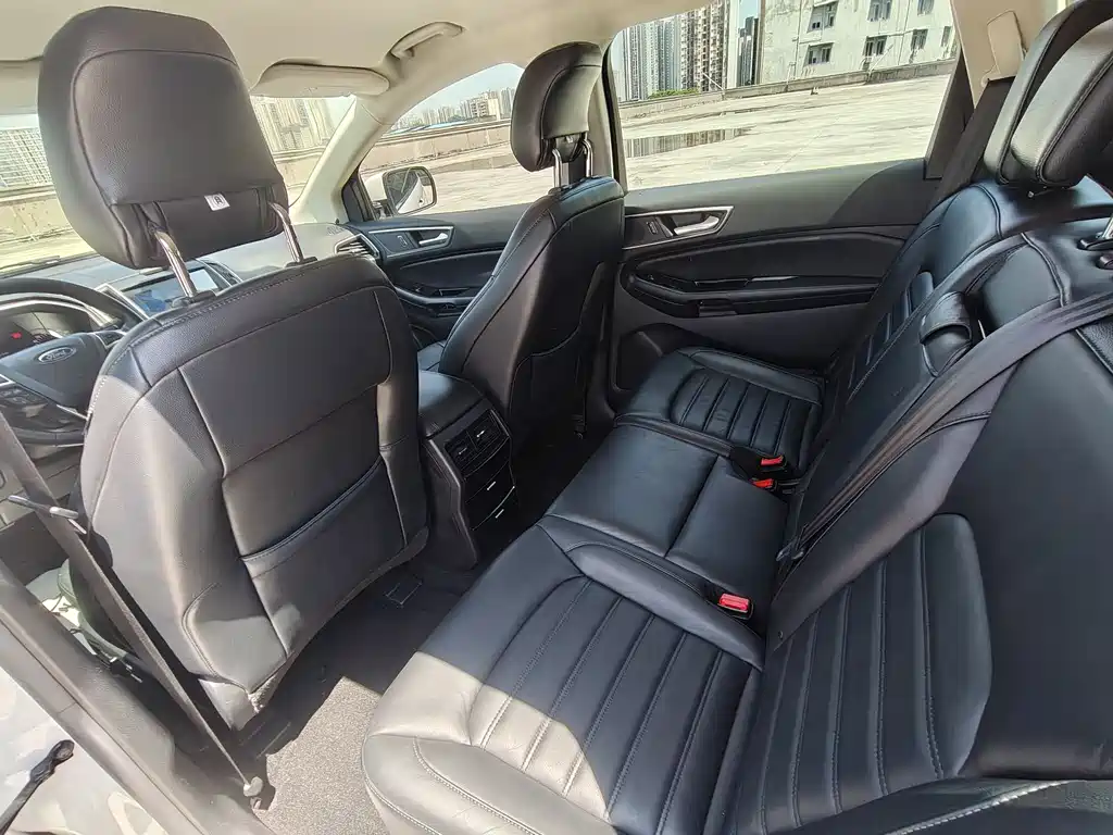Ford Edge 2017 — фото 16
